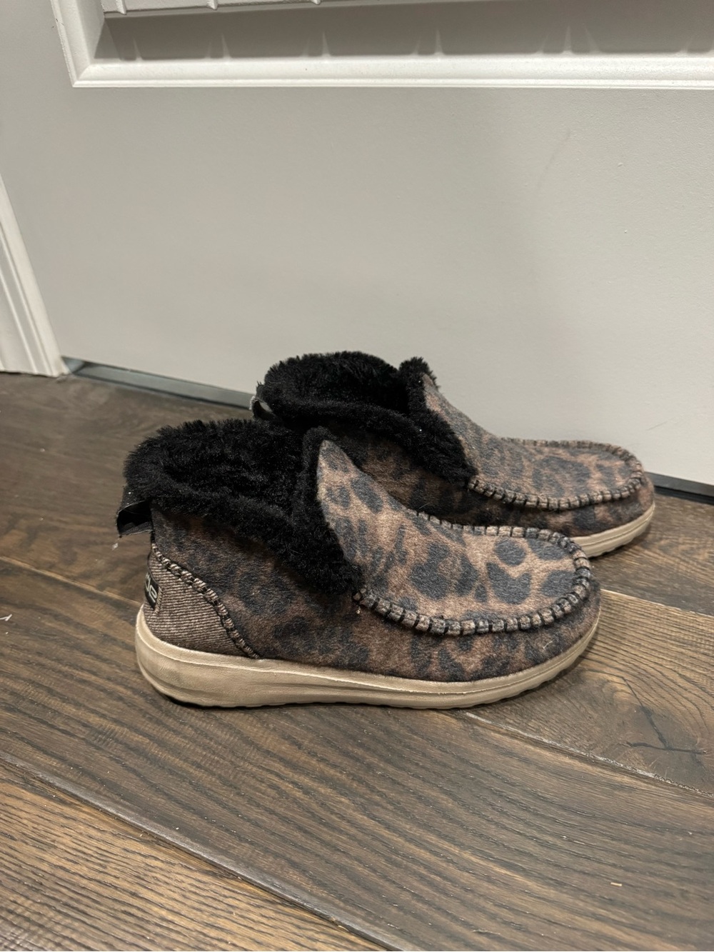 HEYDUDE Women's Denny leopard booties